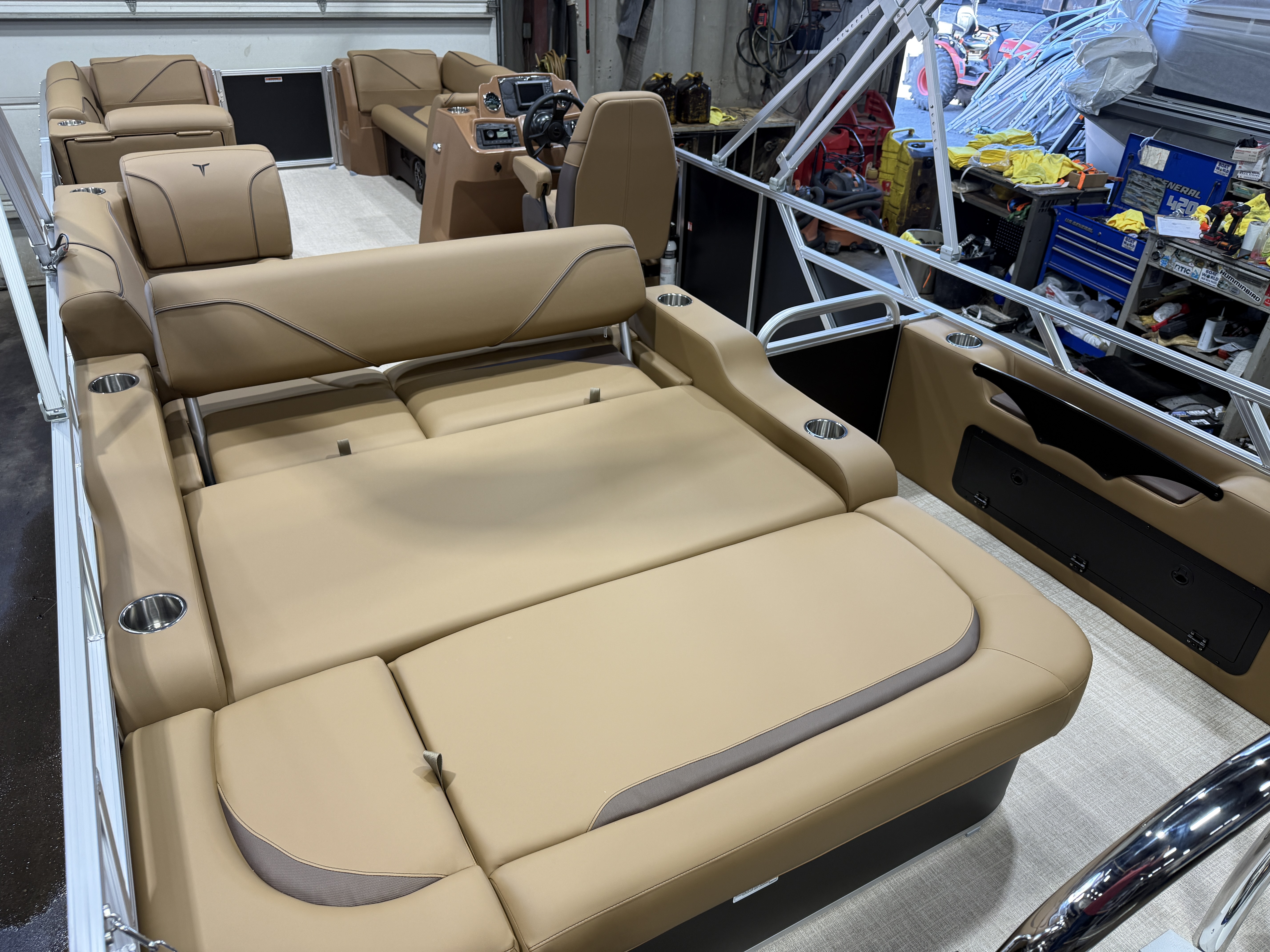 2027 Tahoe Sport VRB SE 2385 Swingback & 4-Stroke $35995