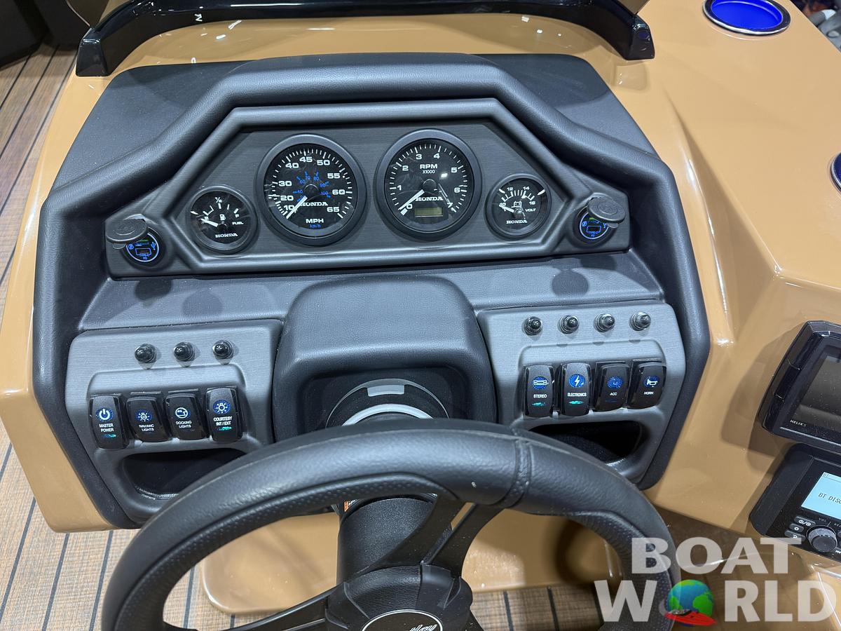 2026 Bentley Pontoons Legacy 220 Navigator Quad Lounge