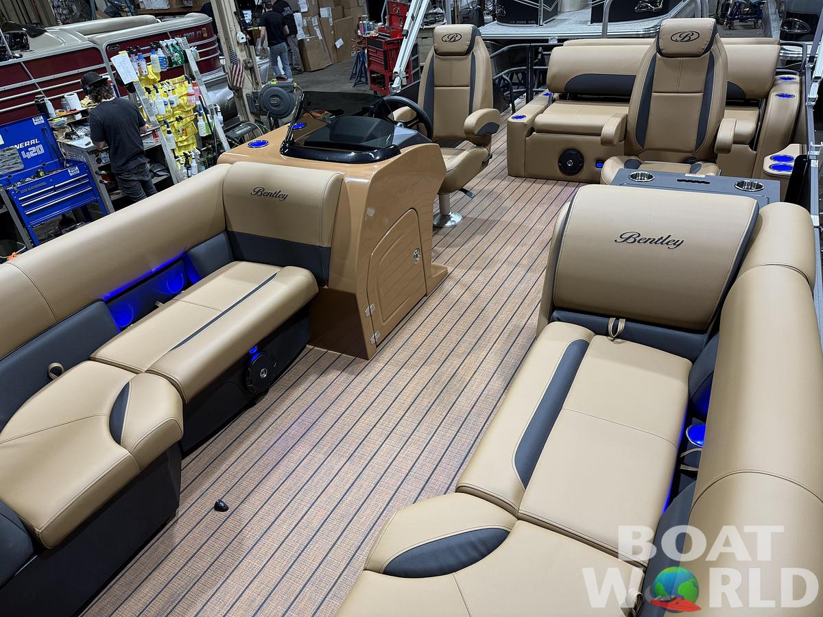 2026 Bentley Pontoons Legacy 220 Swingback 