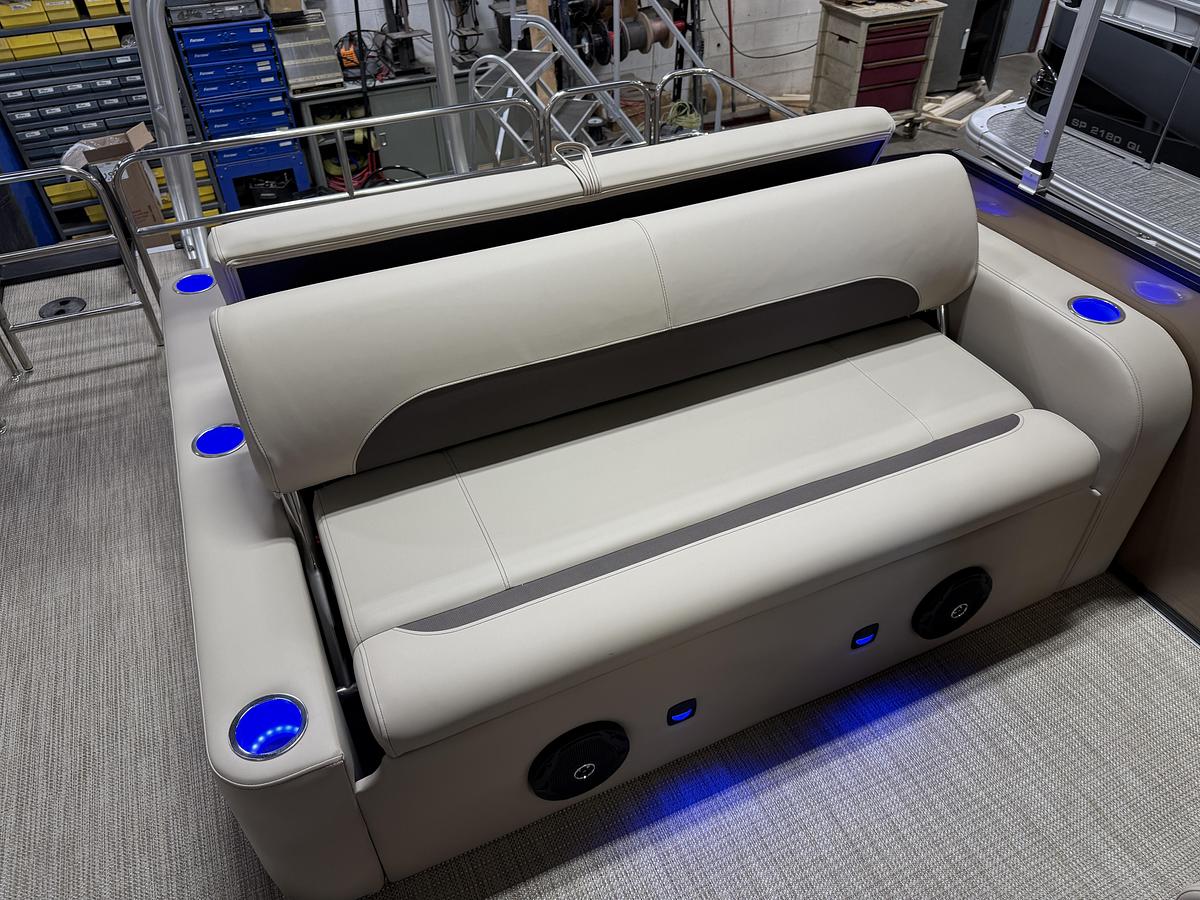 2025 Bentley Pontoons Legacy 223 Swingback Tritoon & Honda 4-Stroke EFI