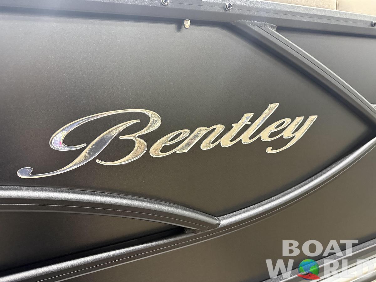 2026 Bentley Pontoons Legacy 223 Navigator Quad Lounge Tritoon