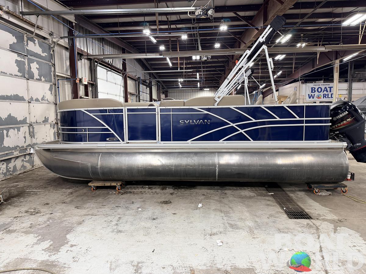 Used 2022 Sylvan  Mirage 820 Fish & Cruise
