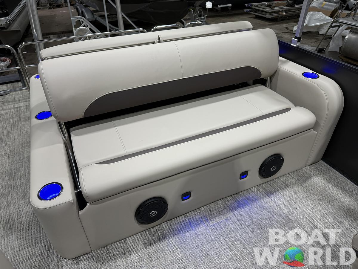 2026 Bentley Pontoons Legacy 220 Swingback 