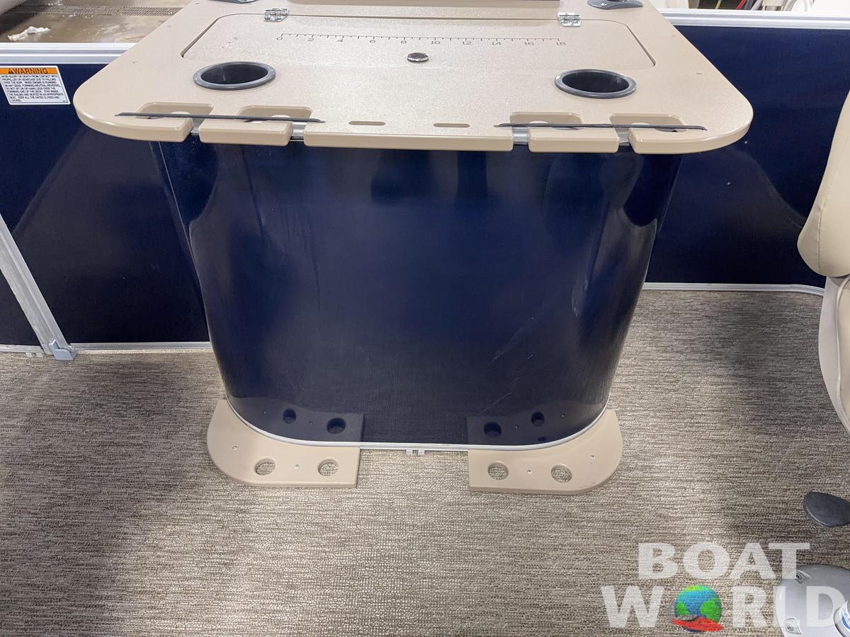 Used 2022 Sylvan  Mirage 820 Fish & Cruise