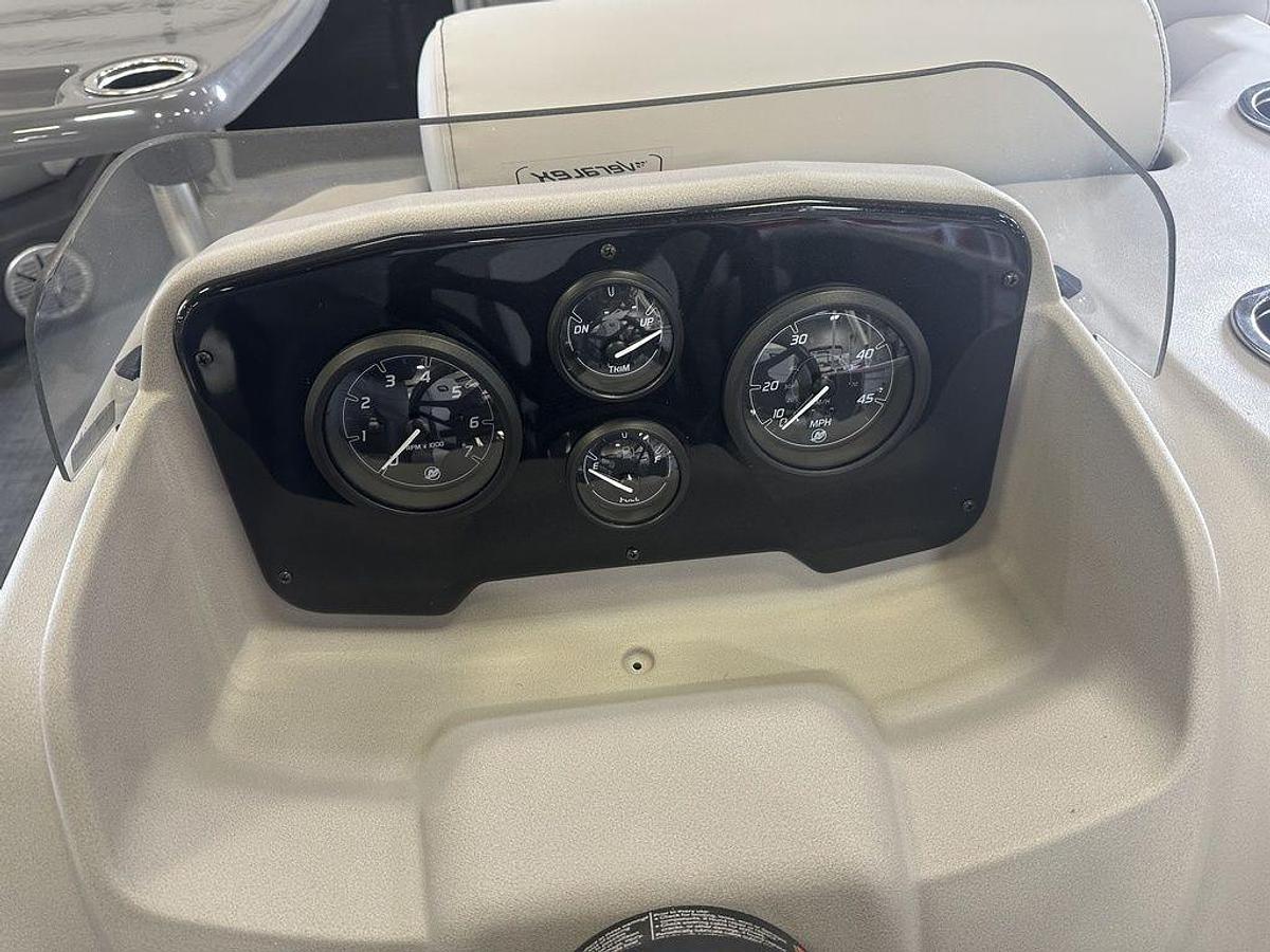 2025 Princecraft Vectra 21 RL Swingback Lounge Pontoon & Mercury 4-Stroke EFI