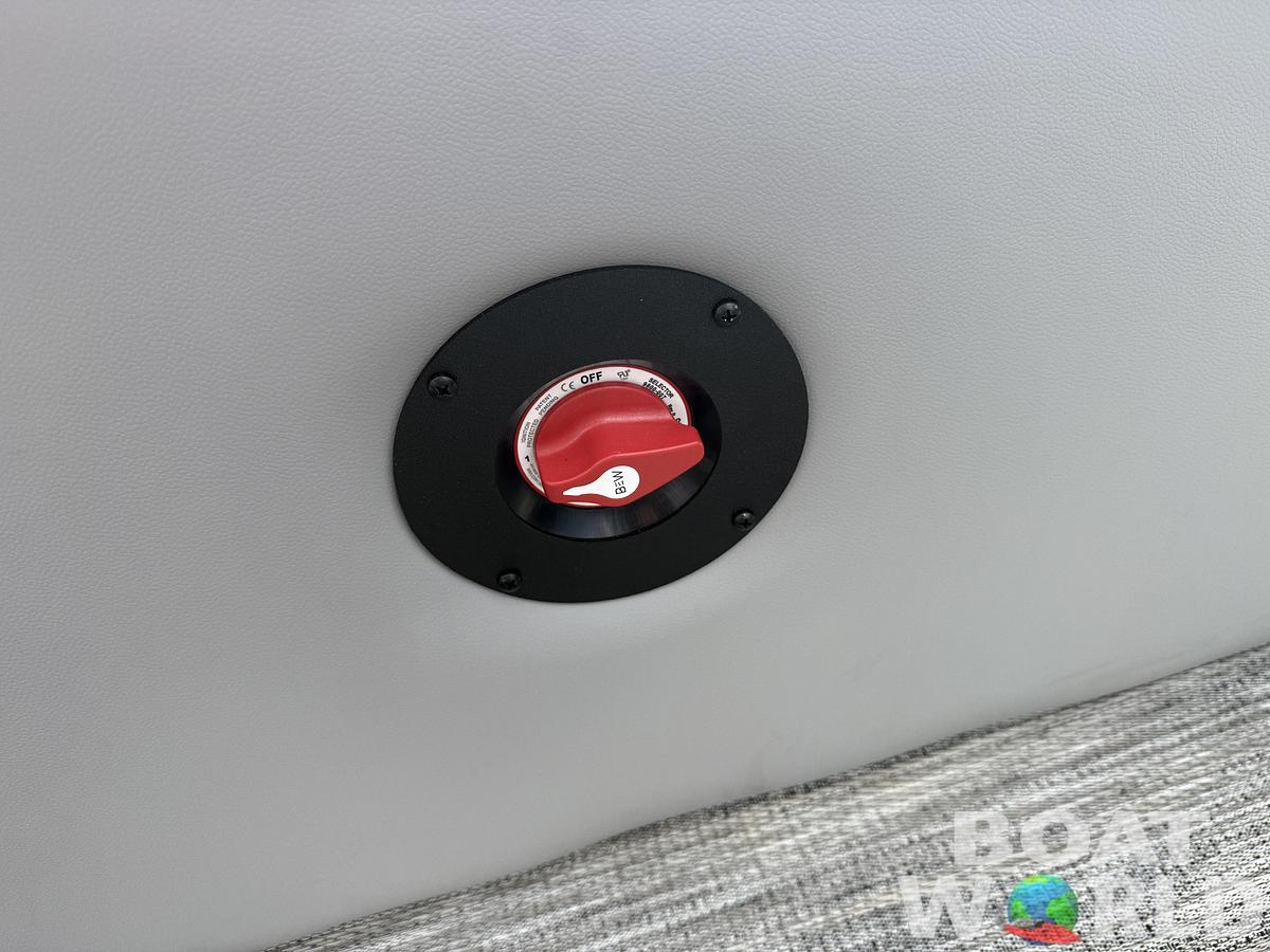 2026 Bentley Pontoons Legacy 220 Swingback 