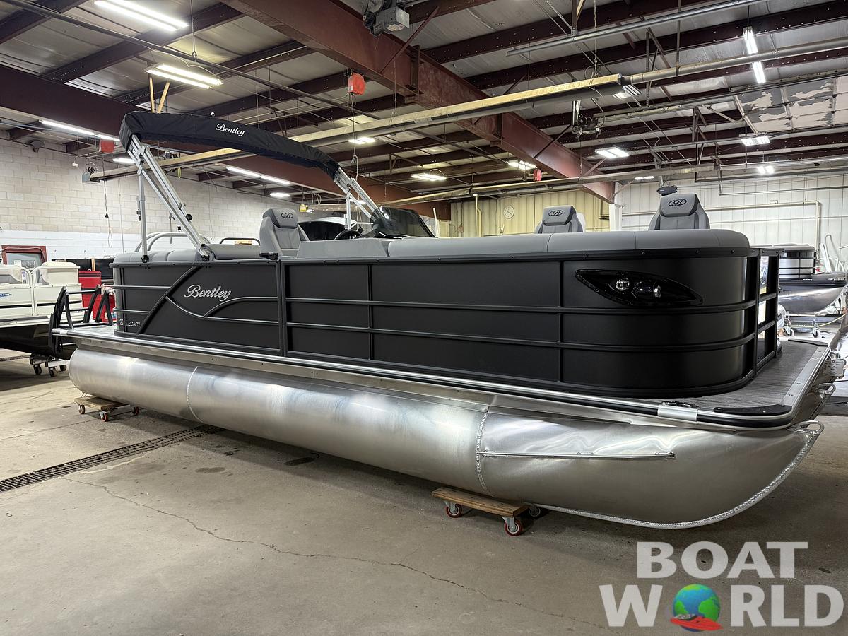 2025 Bentley Pontoons Legacy 223 Navigator Quad Lounge Tritoon & Honda 4-Stroke EFI