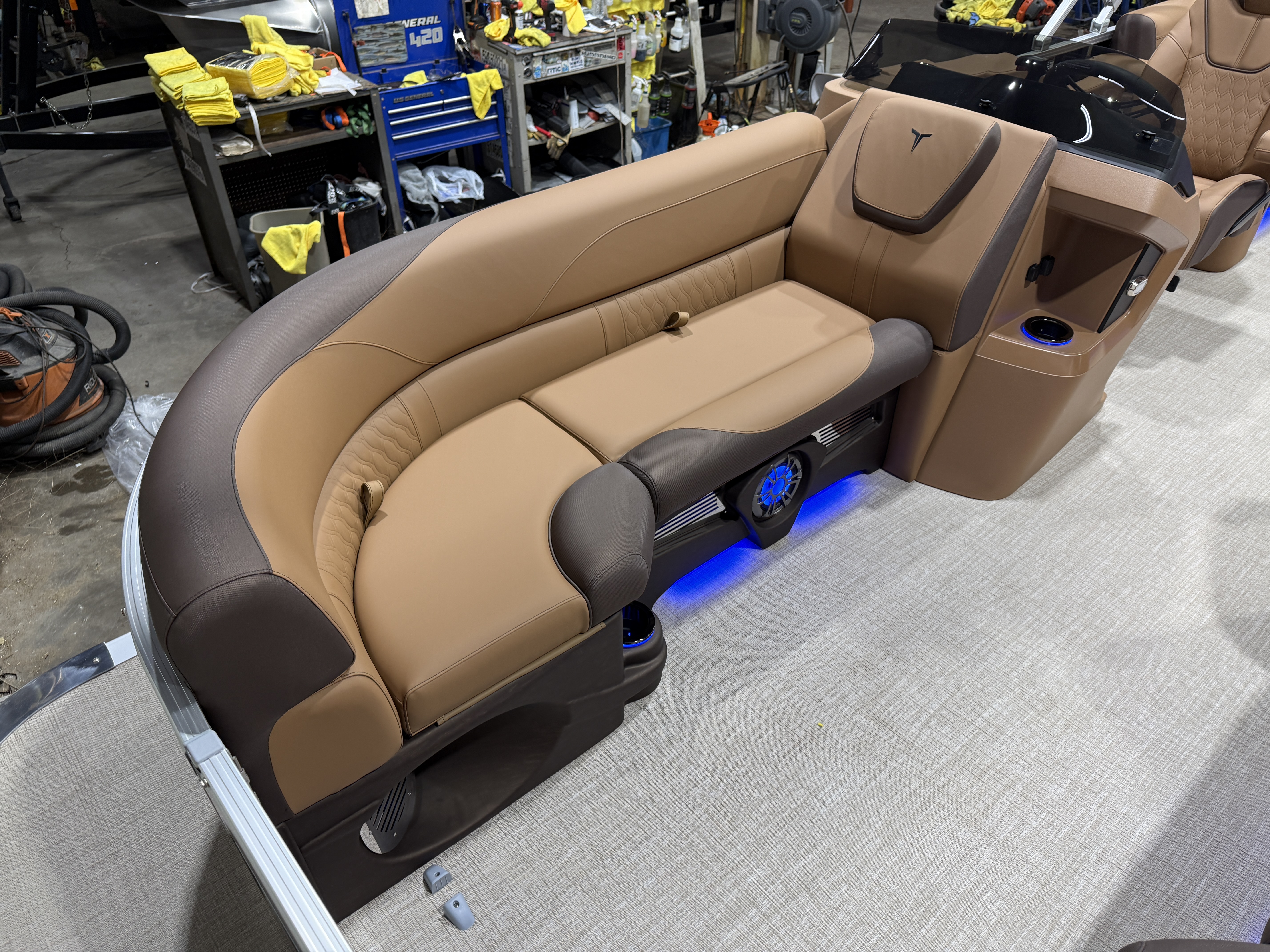 2027 Tahoe LTZ 2385 Elite Cruise & 4-Stroke $42995