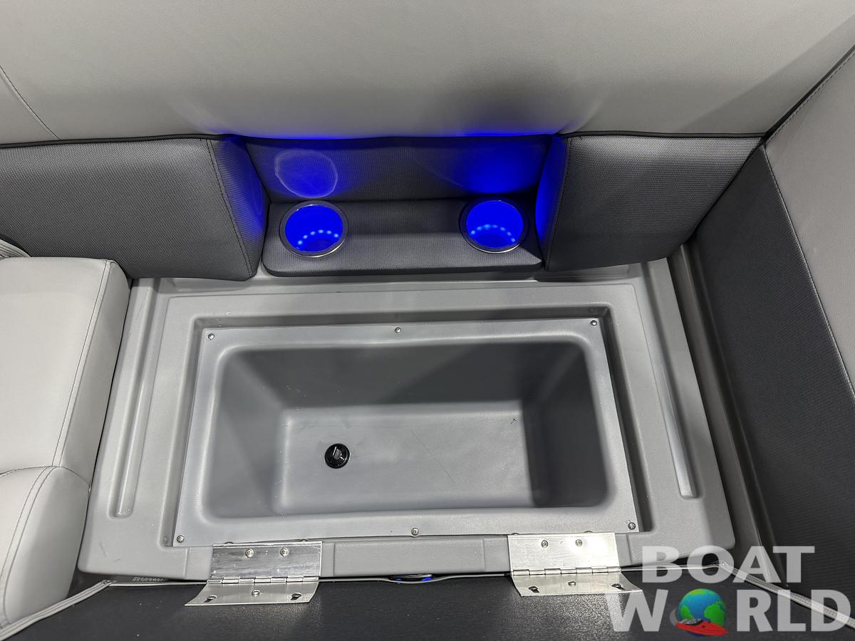 2026 Bentley Pontoons Legacy 220 Swingback 