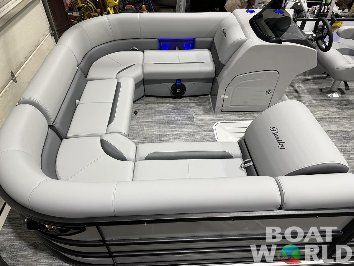 2026 Bentley Pontoons Legacy 223 Navigator Quad Lounge Tritoon