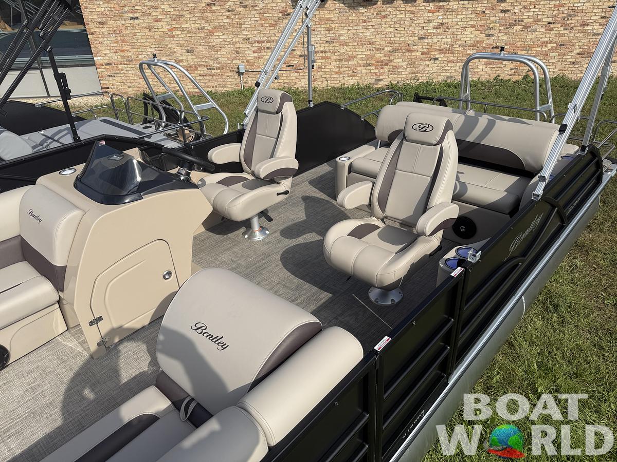 2026 Bentley Pontoons Legacy 220 Swingback & Honda 4-Stroke EFI