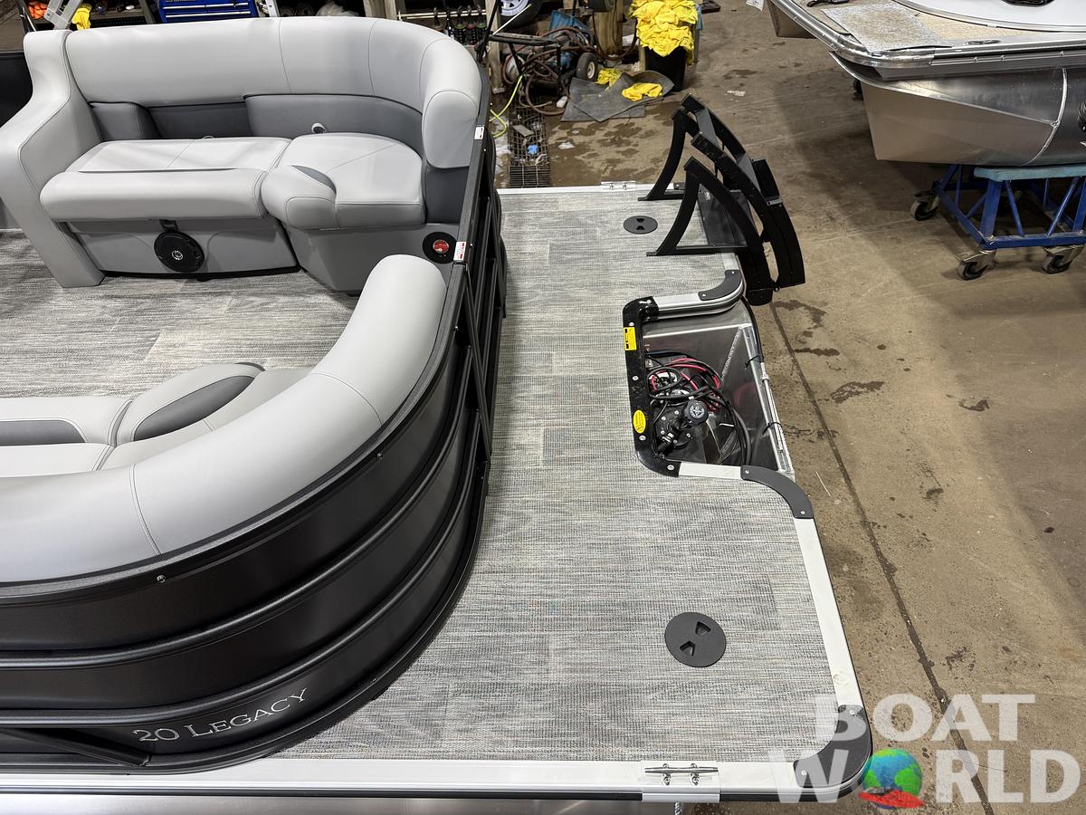 2026 Bentley Legacy 200 Navigator Quad Lounge Pontoon $34995