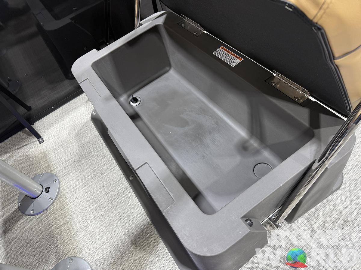 2027 Princecraft Vectra 23 RL Dinette Swingback $36,995