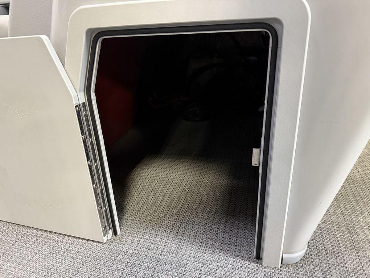 Used 2020 Bentley Pontoons Legacy 223 Navigator Quad Lounge Tritoon & Suzuki 140HP 4-Stroke EFI