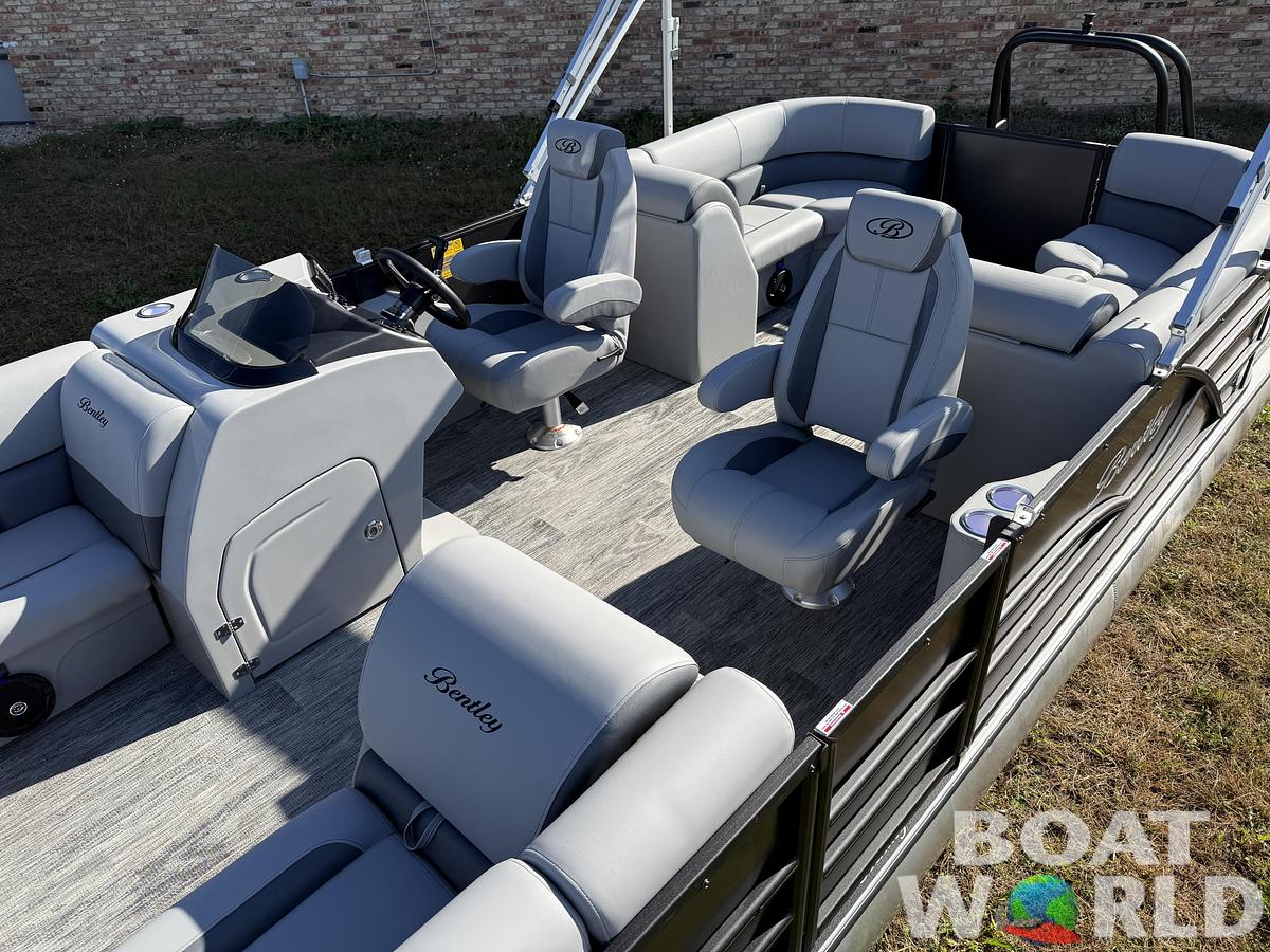 2026 Bentley Pontoons Legacy 220 Navigator Quad Lounge 