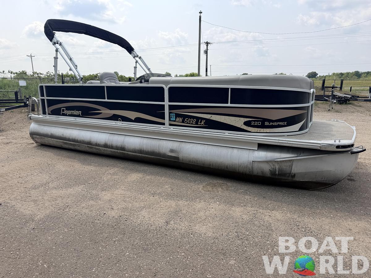Used 2016 Premier 220 SunSpree & 50HP Honda 4Stroke -$24,995