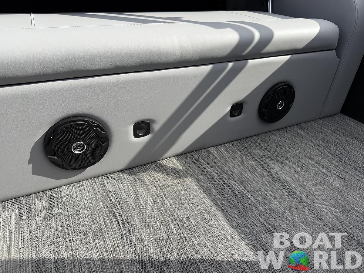 2026 Bentley Pontoons Legacy 220 Swingback 