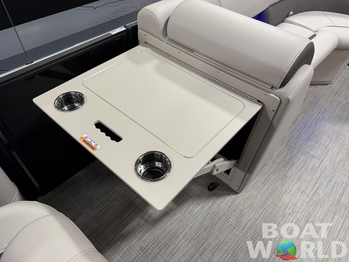 2025 Bentley Pontoons Legacy 223 Swingback Tritoon & Honda 4-Stroke EFI