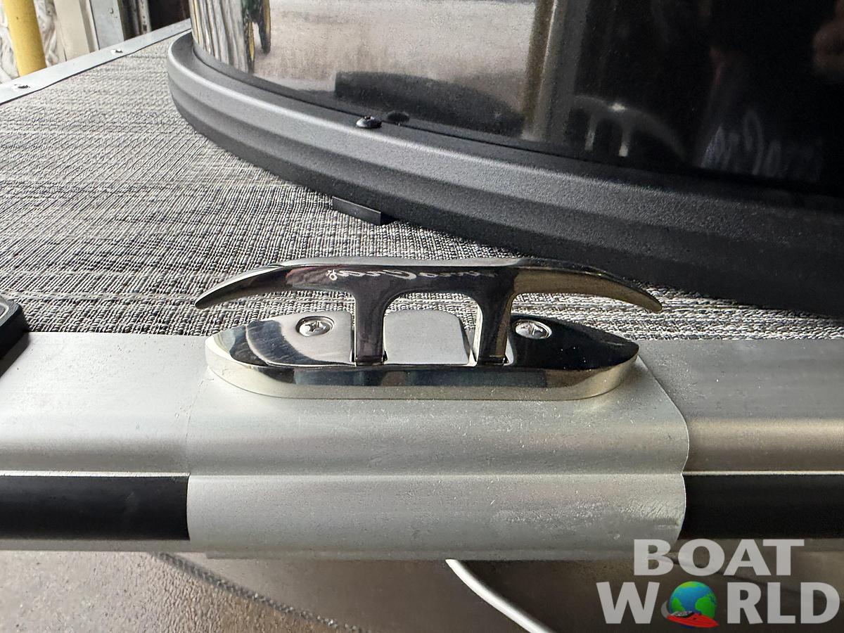 2026 Bentley Pontoons Legacy 220 Swingback