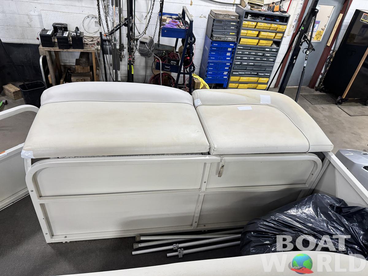 Used 2006 Crestliner  2085 Sport Classic Pontoon