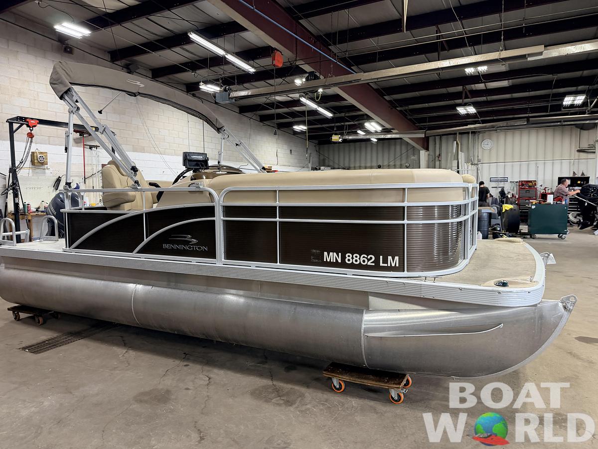 Used 2016 Bennington 20 SLM & 50HP Yamaha 4Stroke -$19,995