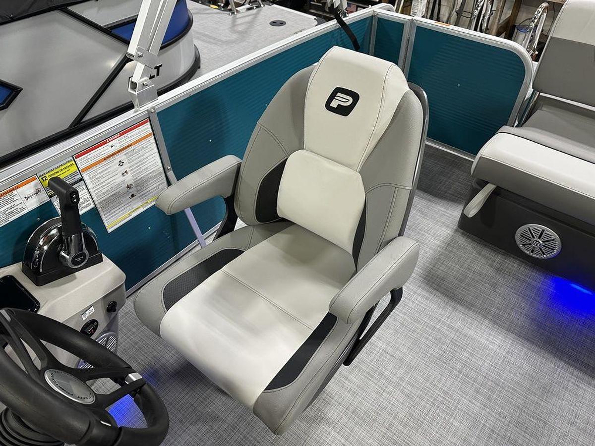 2025 Princecraft Vectra 23 RL Swingback Lounge Pontoon & Mercury 4-Stroke EFI