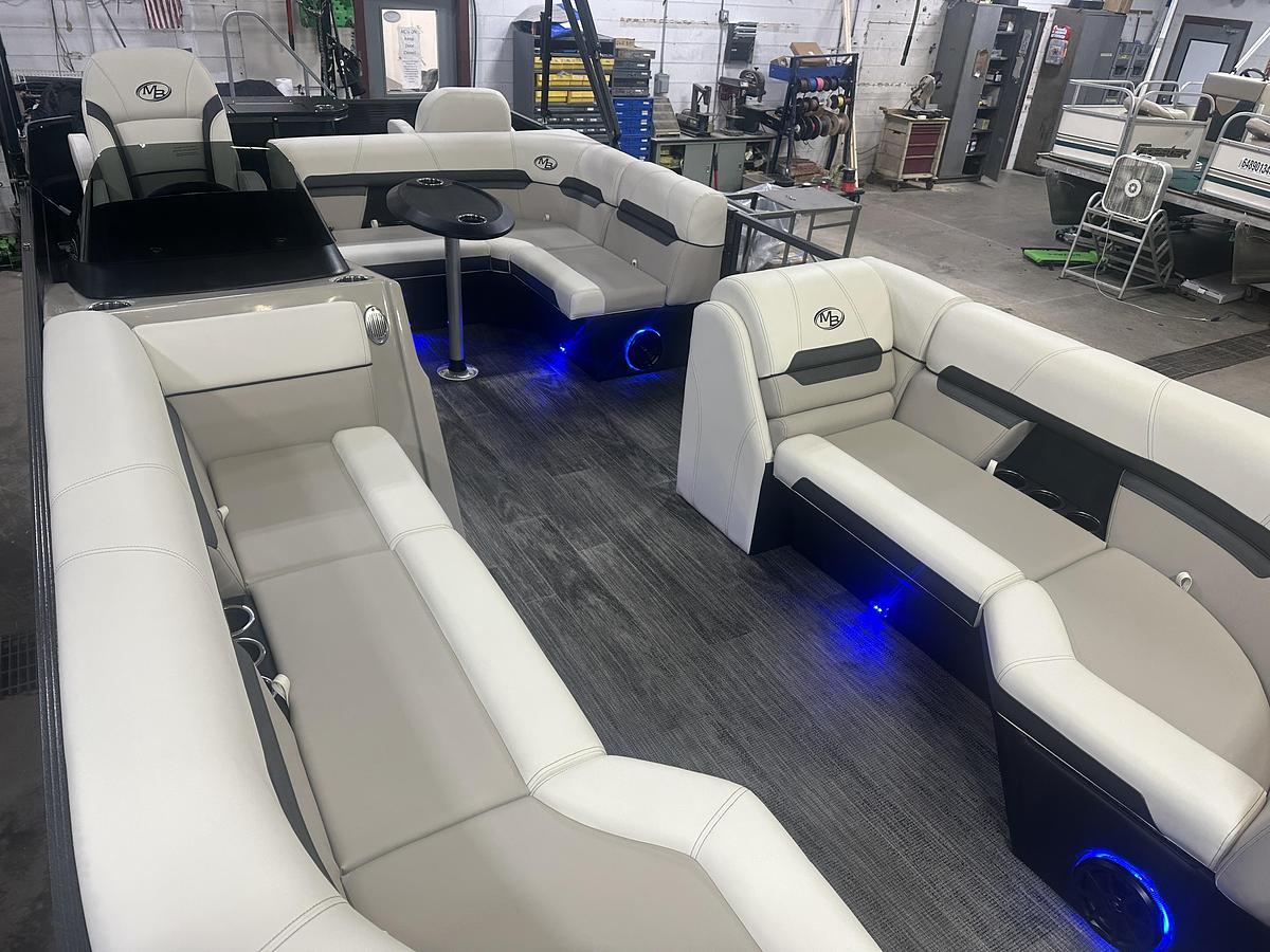 2025 Montego Bay 8522 Fish & Cruise Deluxe Pontoon & Honda 4-Stroke EFI