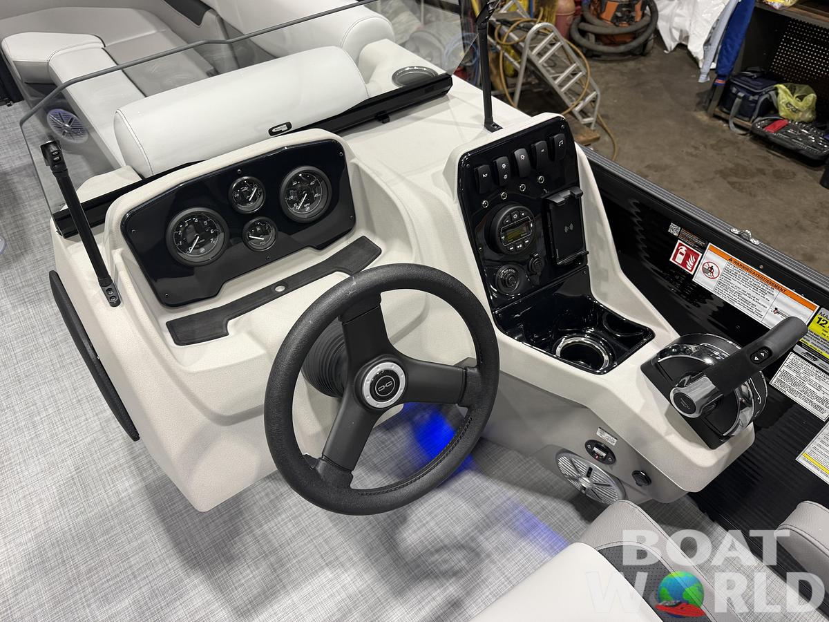 2026 Princecraft Vectra 23 RL Dinette Swingback Pontoon 