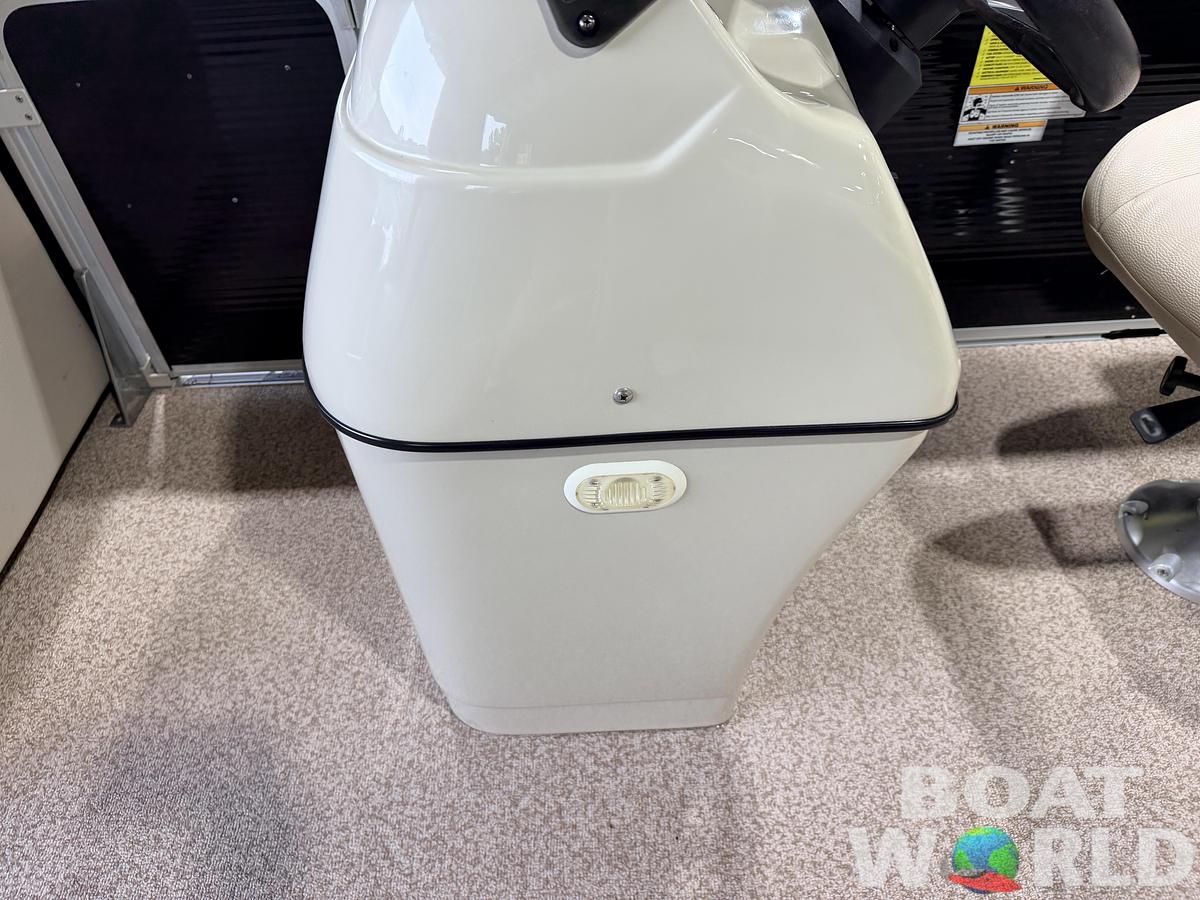 Used 2016 Weeres 220 Cadet Cruise & 90HP Evinrude ETec -17,995