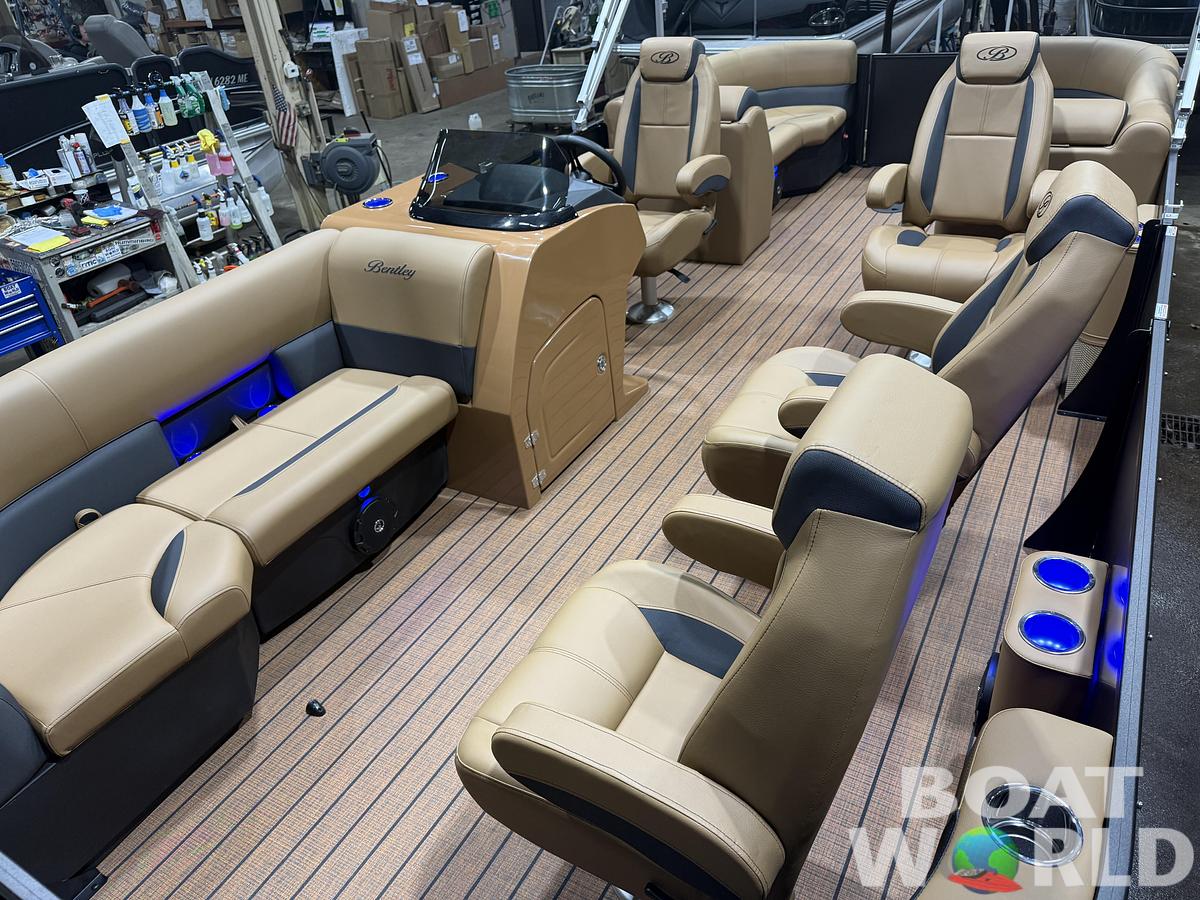 2026 Bentley Legacy 220 Navigator DL Quad Lounge $42995