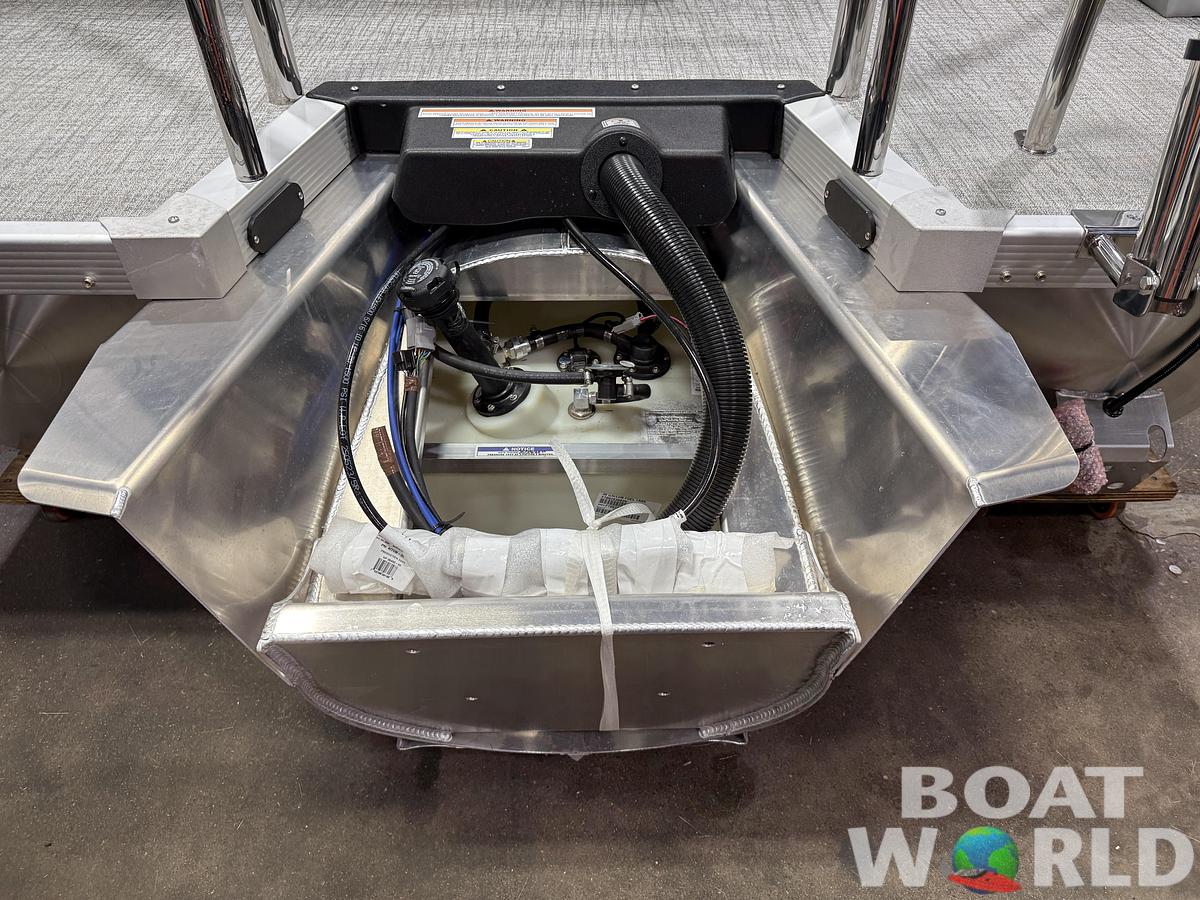 2026 Tahoe Sport 2385 Swingback (VRB) Tritoon 