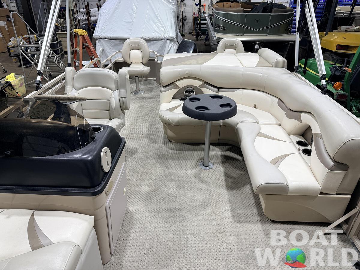 Used 2008 Sylvan Mirage 8520 Party Fish