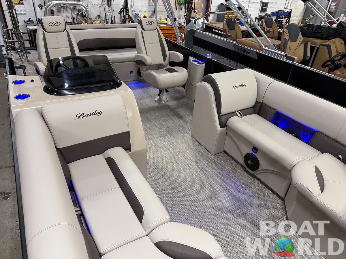 2025 Bentley Pontoons Legacy 223 Swingback Tritoon & Honda 4-Stroke EFI