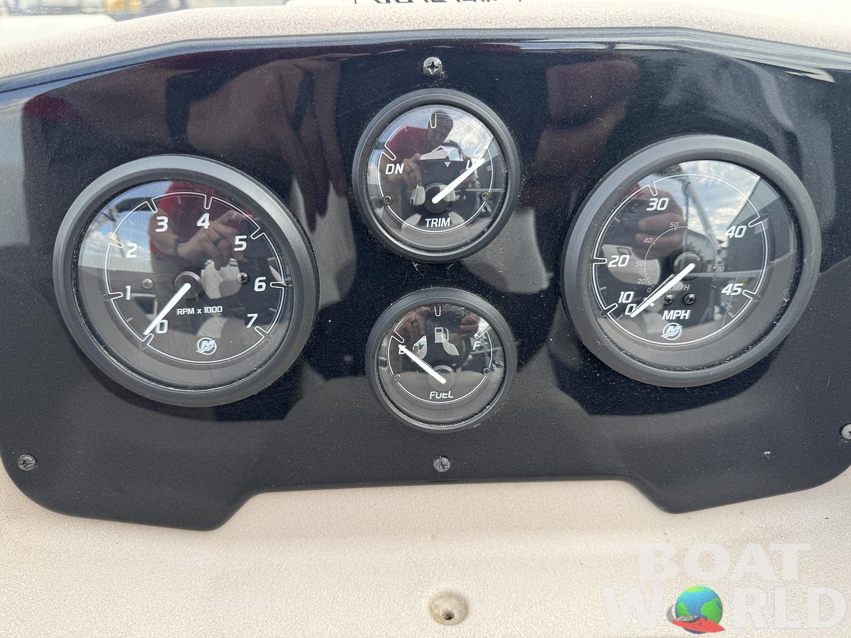 Used 2024 Princecraft Vectra 21 RL Dinette Swingback Pontoon