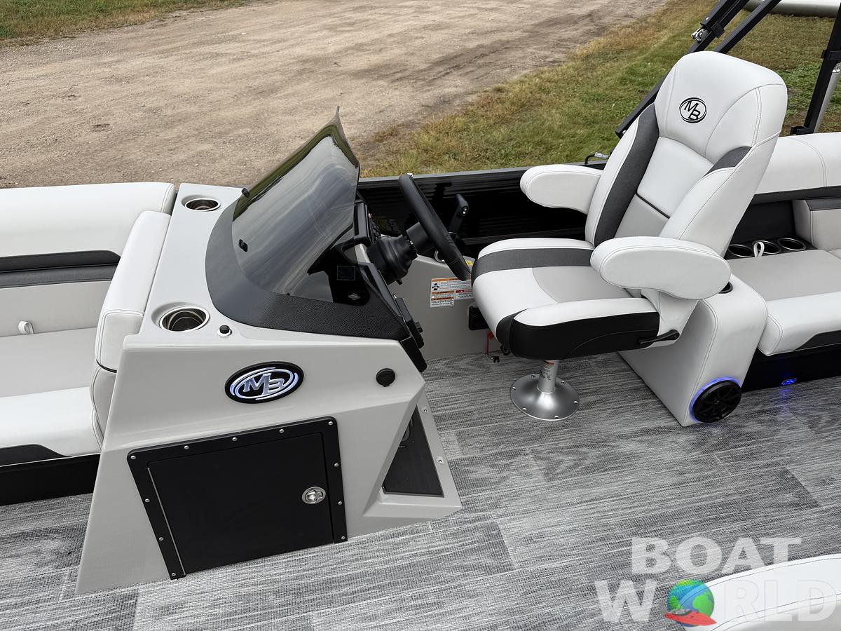 2026 Montego Bay 8522 Quad Lounge Tritoon 