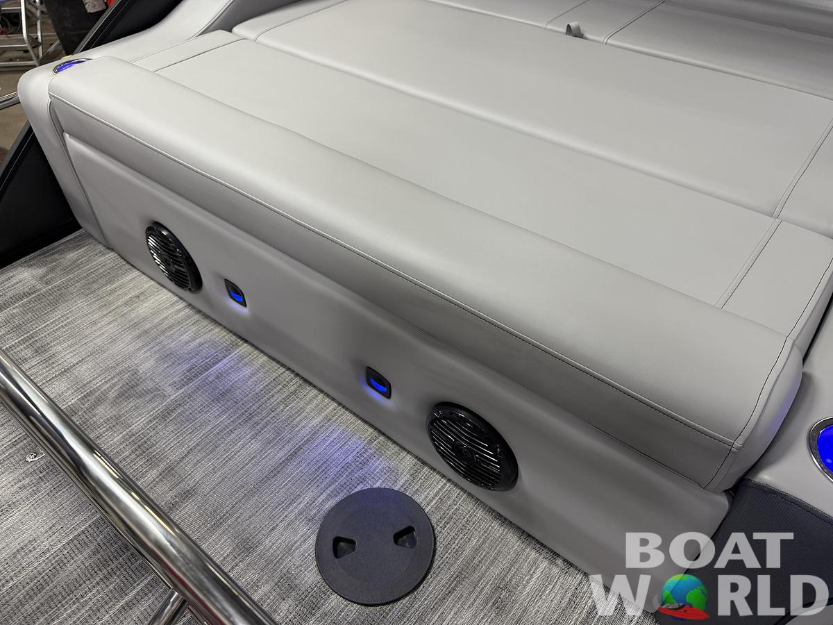 2026 Bentley Pontoons Elite 223 Swingback Tritoon