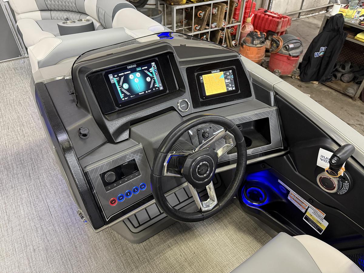 2025 Tahoe Pontoons Cascade 2385 Quad Lounge Shift Tritoon & 225HP 4-Stroke