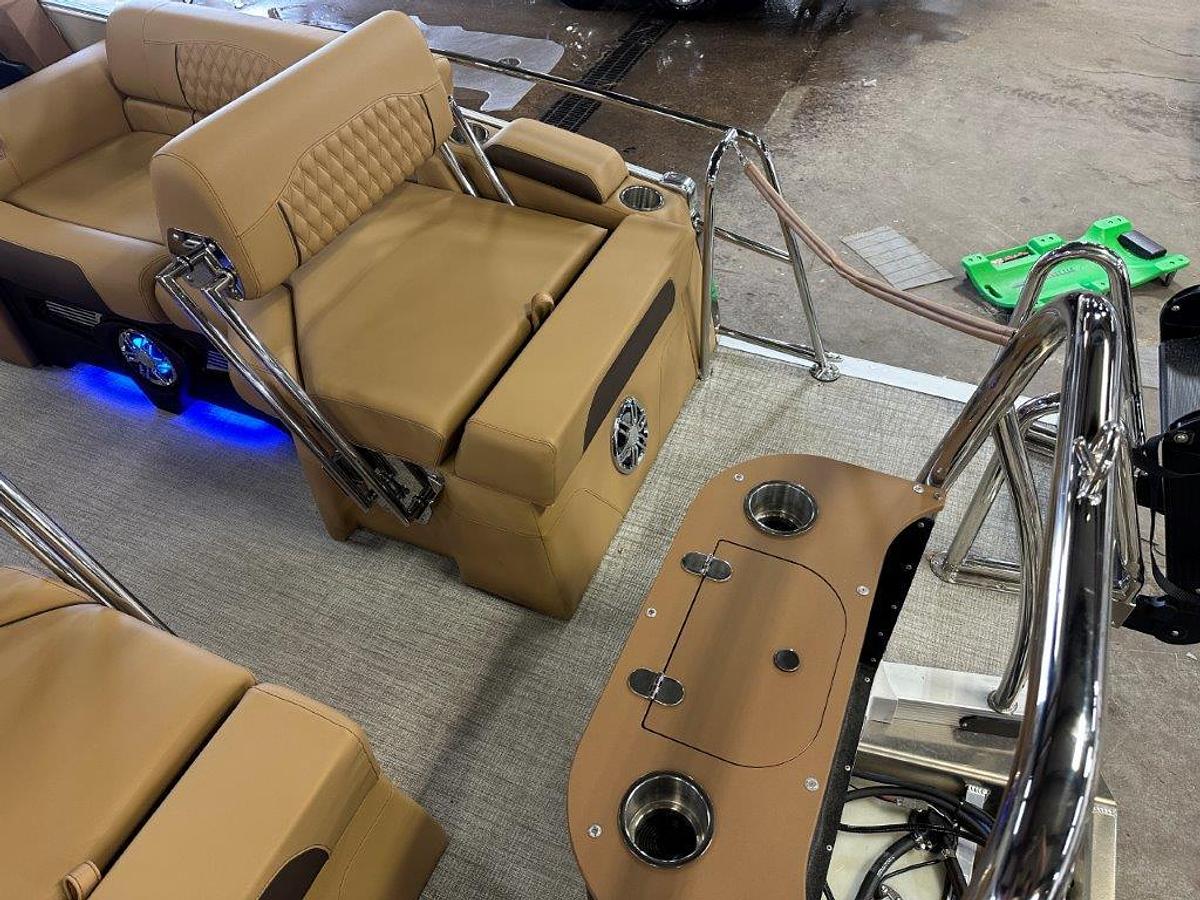 2025 Tahoe Pontoons Cascade 2385 Quad Lounge Shift SS Tritoon & Honda 4-Stroke EFI