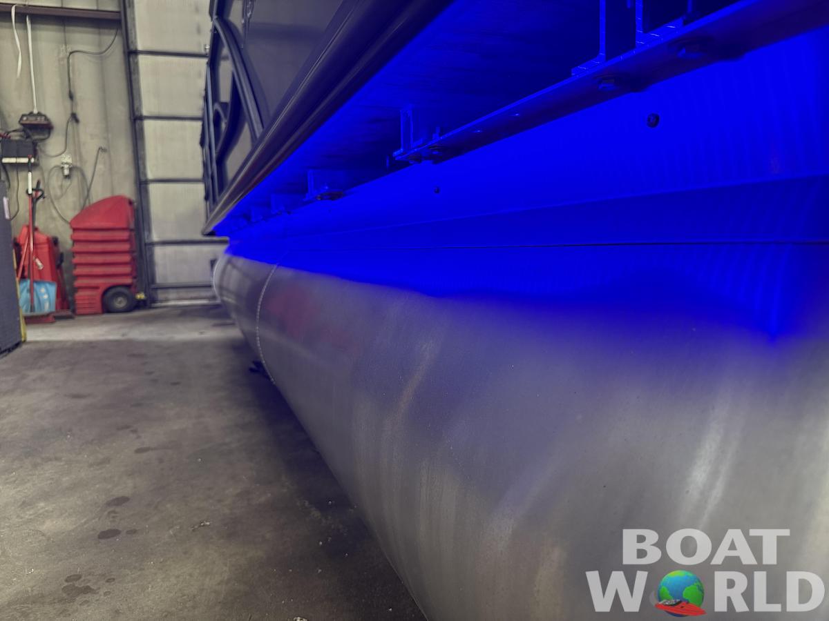 2026 Bentley Pontoons Elite 223 Swingback Tritoon