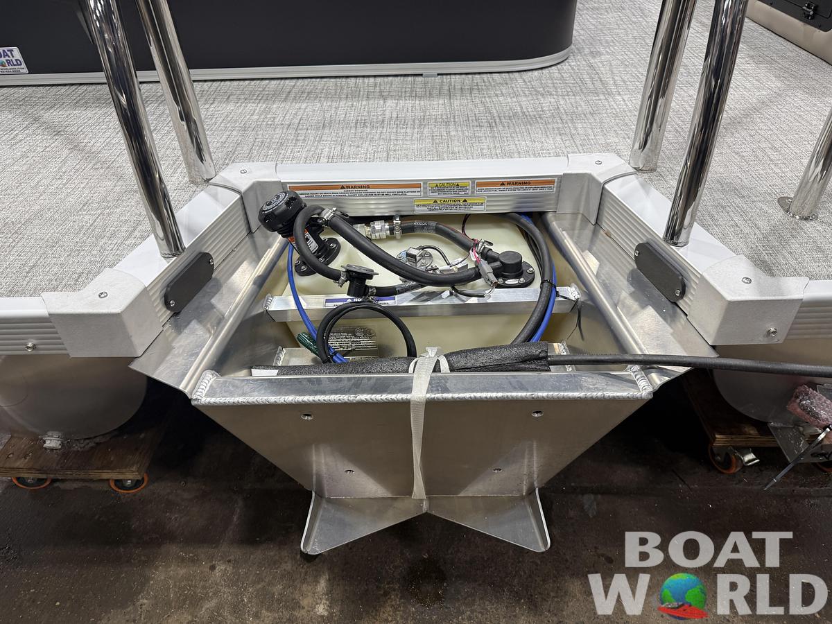 2026 Tahoe Sport VRB 2385 Swingback & 4-Stroke $34995