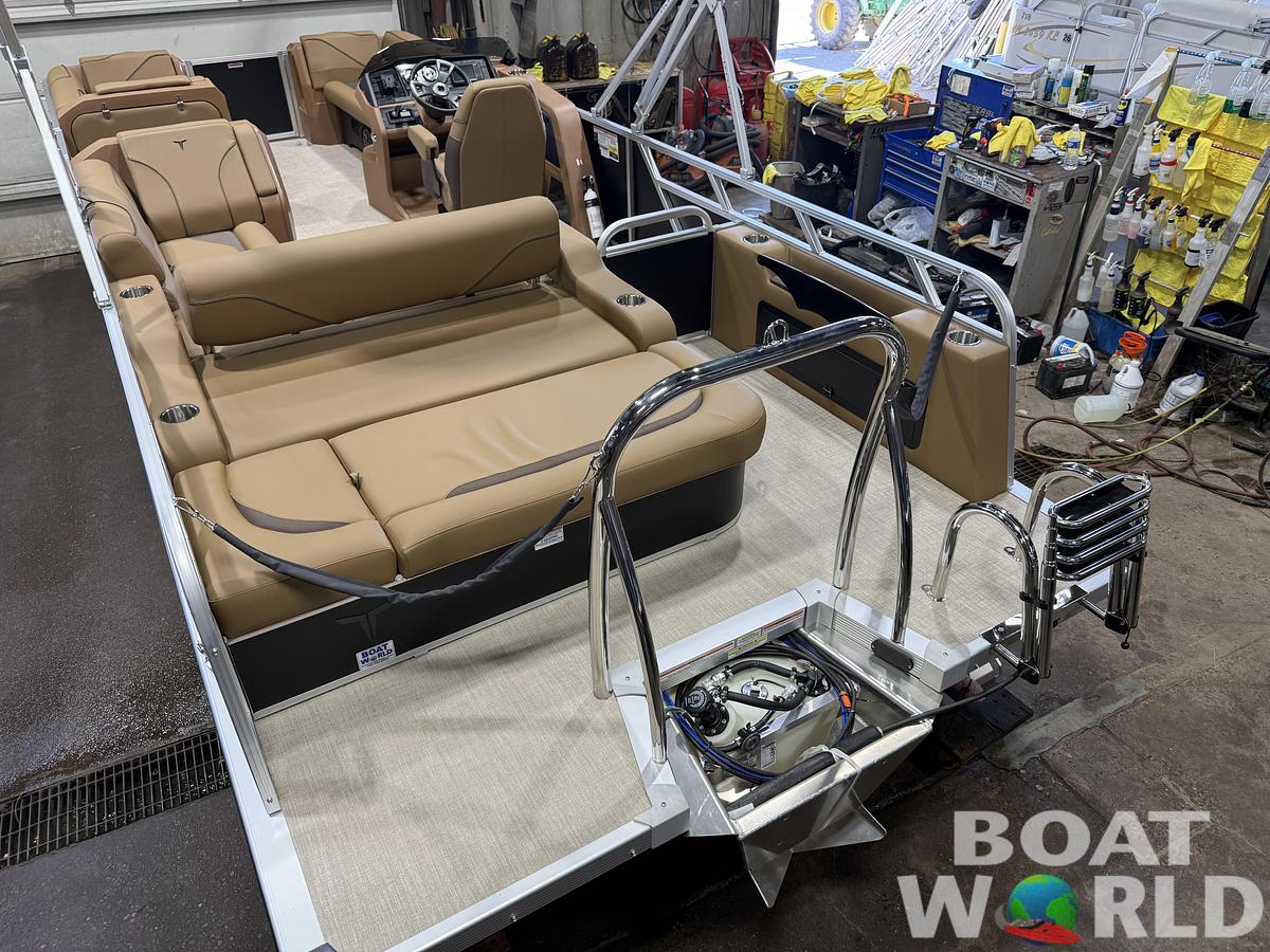 2027 Tahoe Sport VRB Premium 2385 Swingback & 4-Stroke $37995