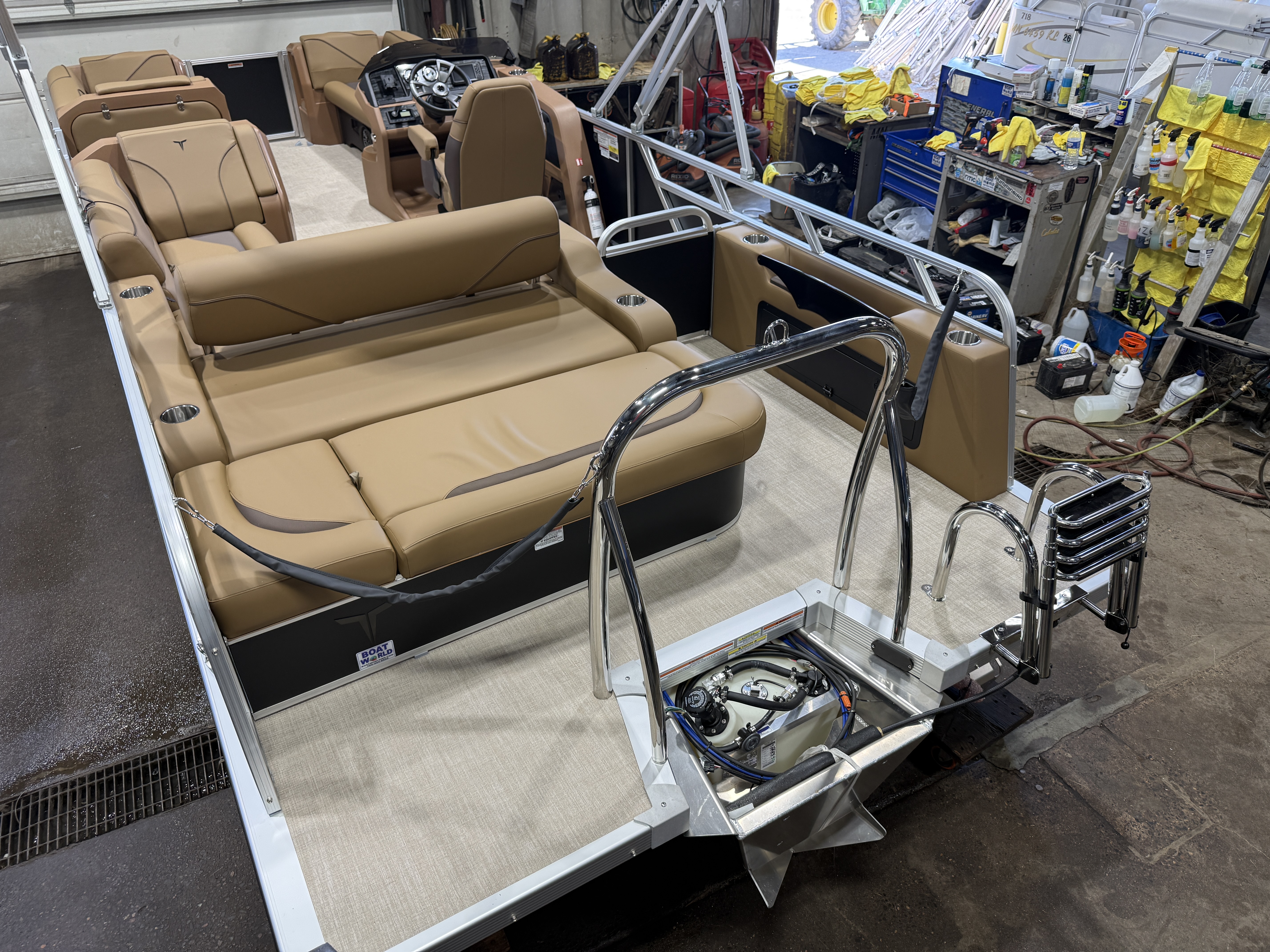 2027 Tahoe Sport VRB Premium 2385 Swingback & 4-Stroke $37995