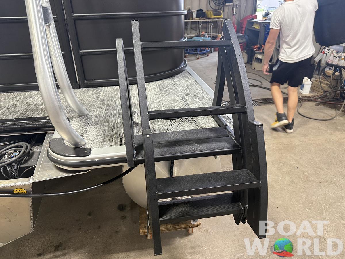 2026 Bentley Pontoons Legacy 220 Navigator DL Quad Lounge