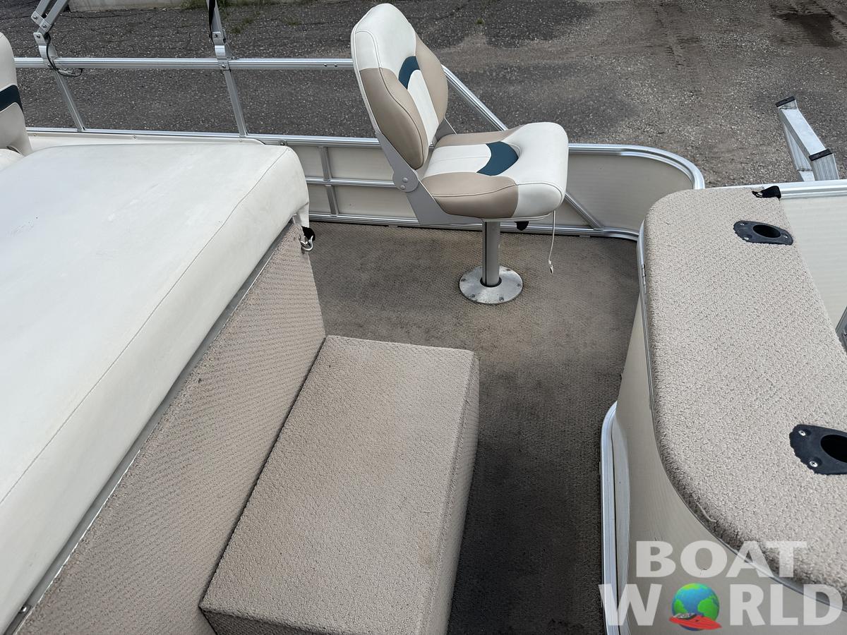 Used 2004 Sweetwater 2222 DF Pontoon WITH SEA LEGS