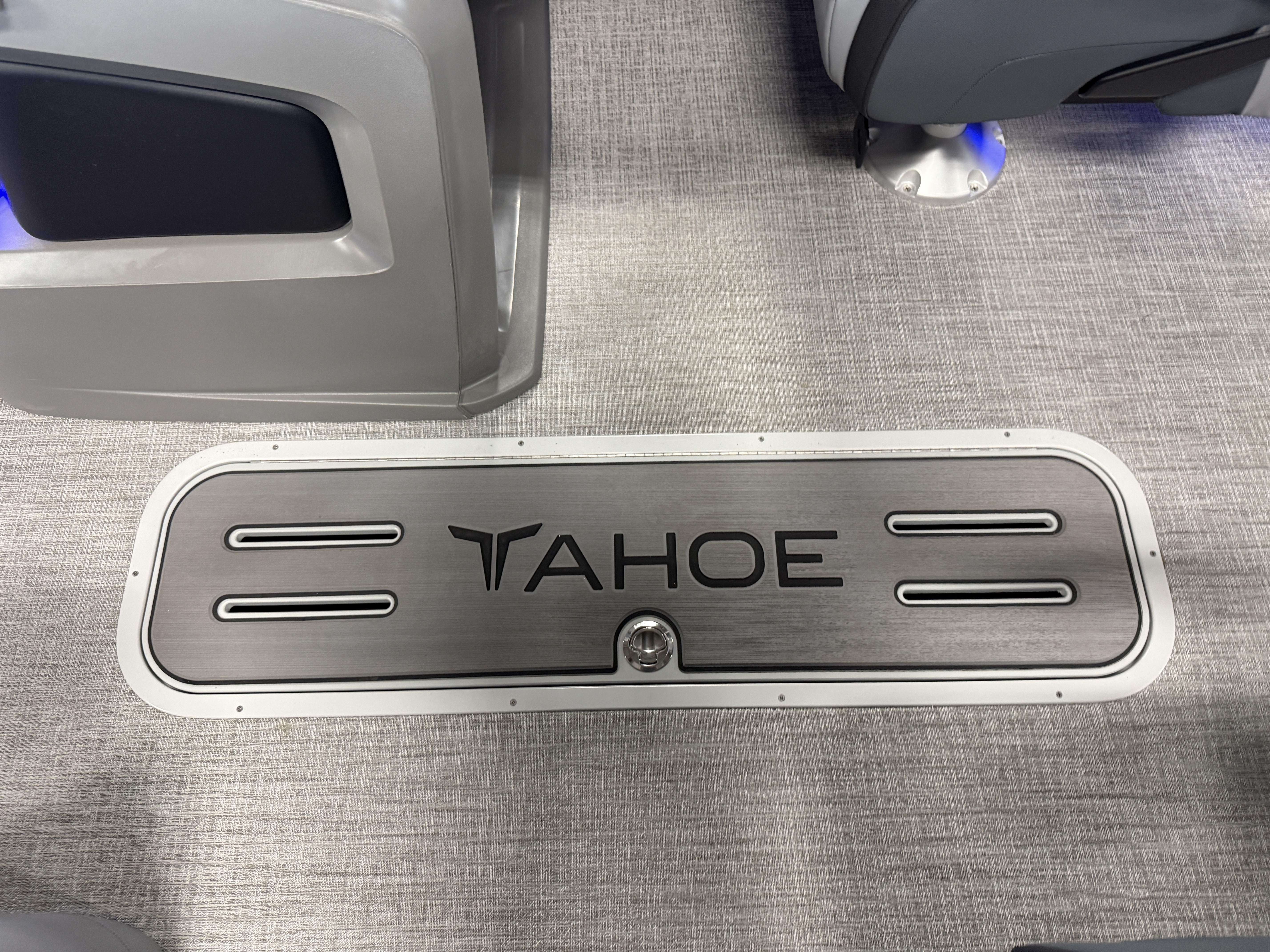 2027 Tahoe LTZ 300HP QLS 2385 Tritoon $71,995