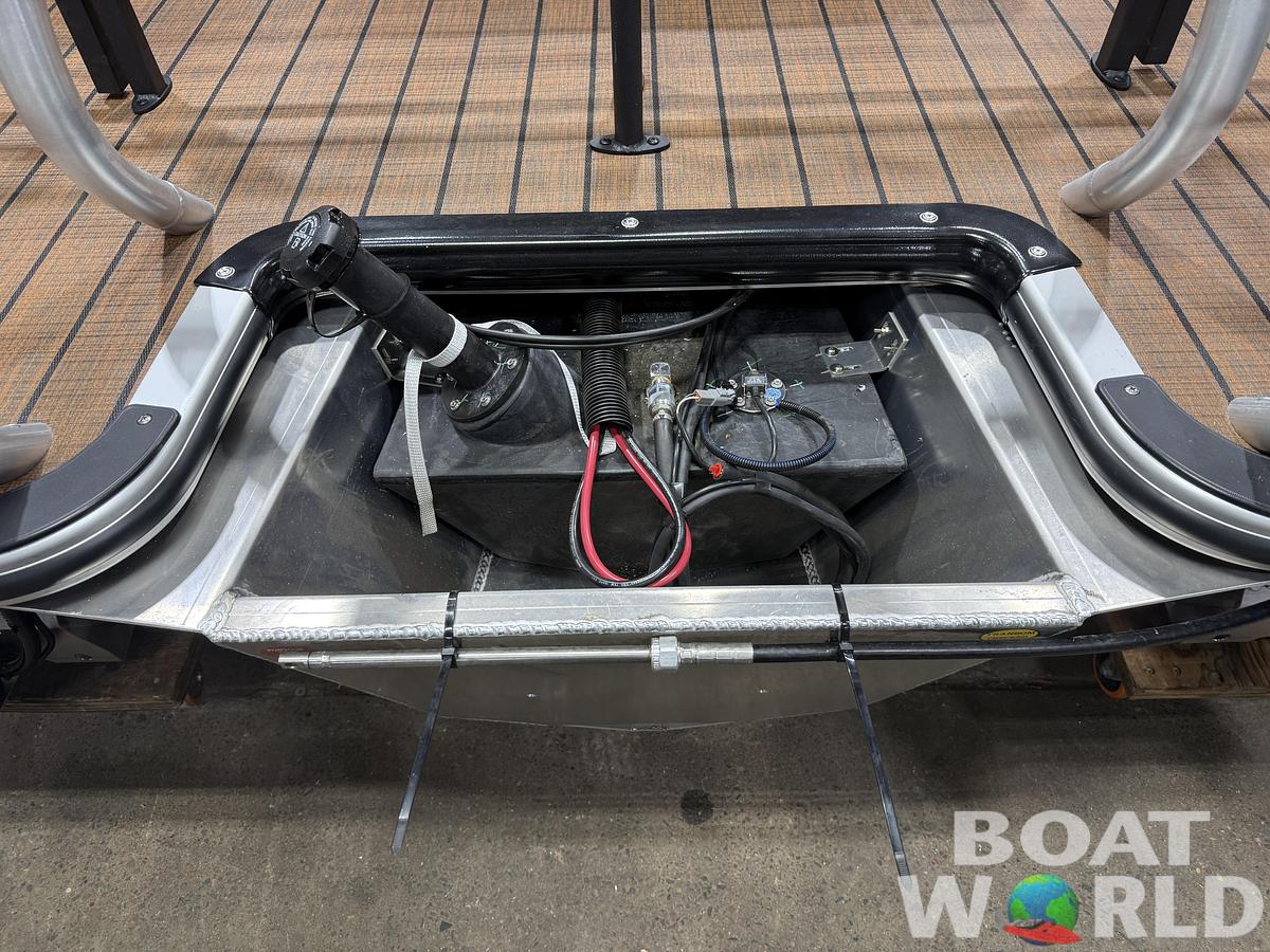 2026 Bentley Pontoons Legacy 220 Swingback