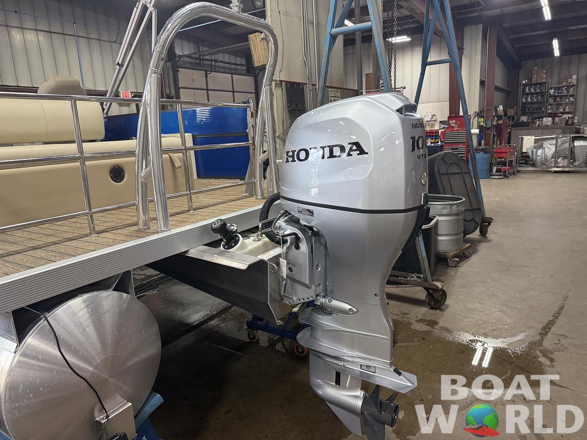 2023 Montego Bay NEW* 8524 Swingback Pontoon & 100HP 4-Stroke EFI