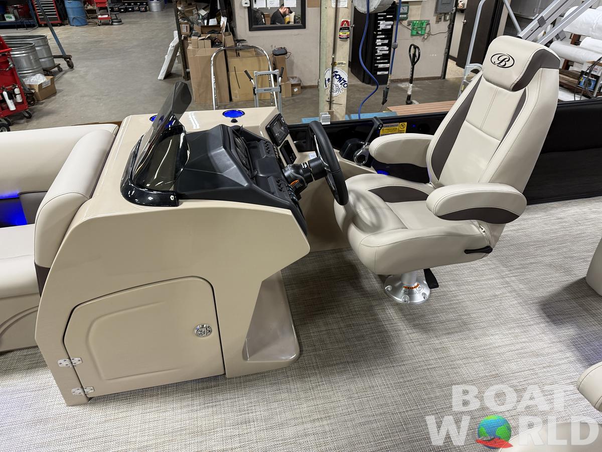 2025 Bentley Pontoons Legacy 223 Swingback Tritoon & Honda 4-Stroke EFI