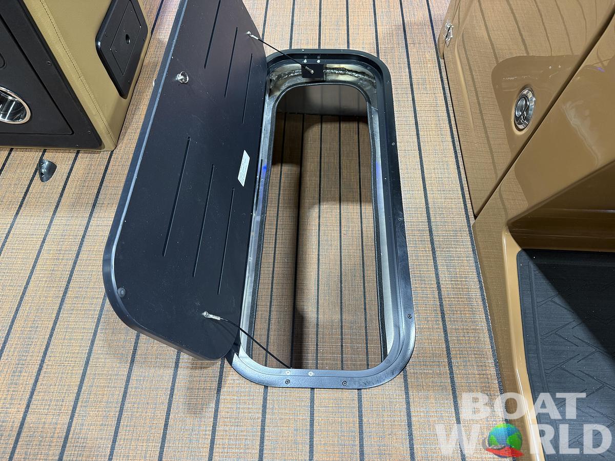 2026 Bentley Pontoons Elite 223 Swingback Tritoon