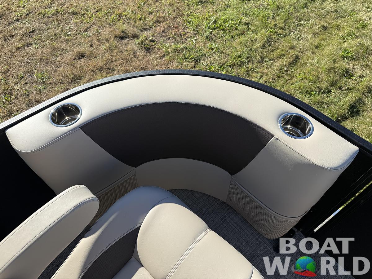 2026 Bentley Pontoons Legacy 220 Navigator DL Quad Lounge